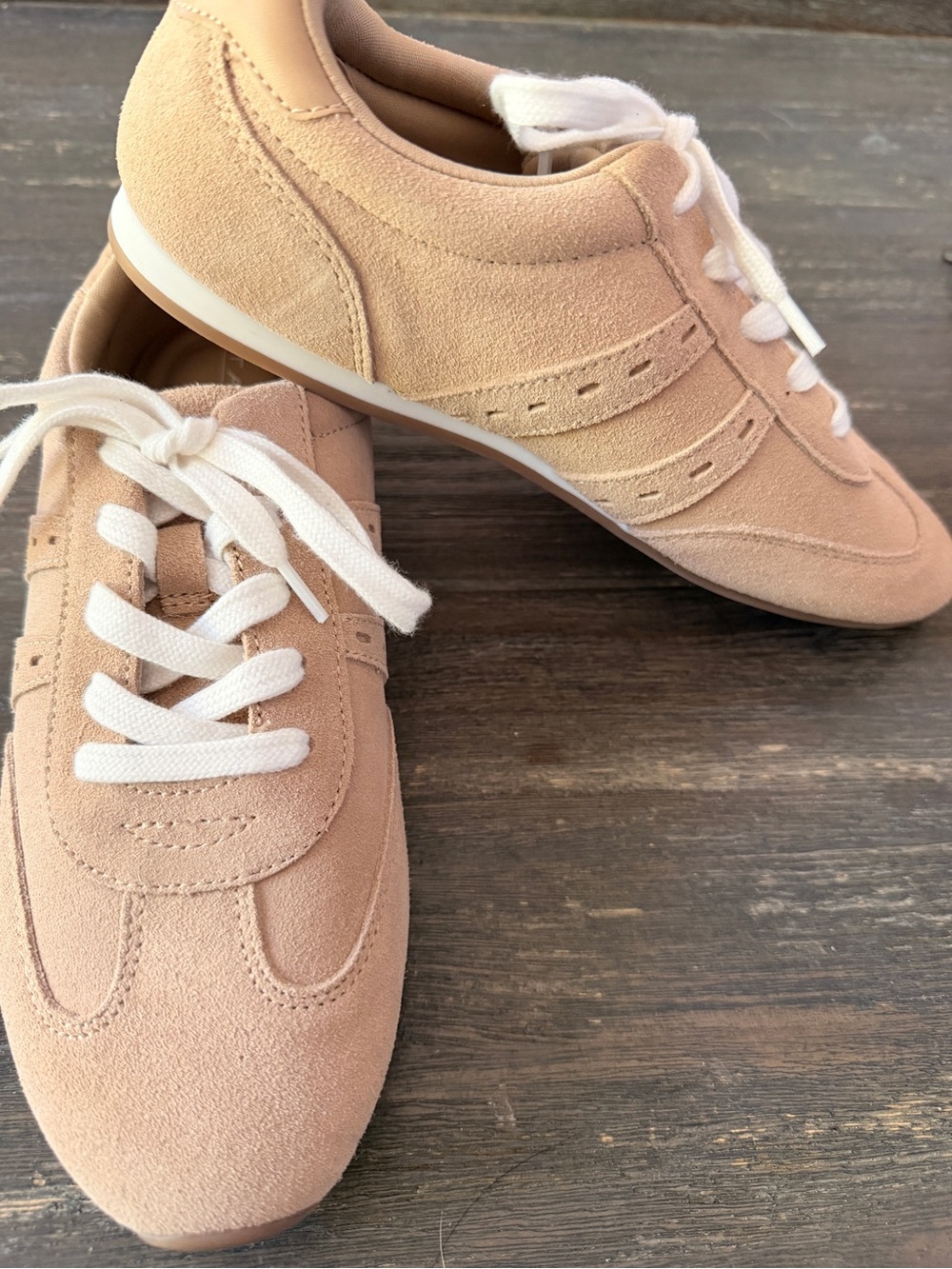 TAHARI soft sculpt Women’s Suede Lace-Up Sneakers in Blush sz 7 never worn